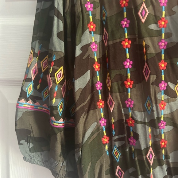 Gorgeous Camo Embroidered Top - Picture 3 of 4